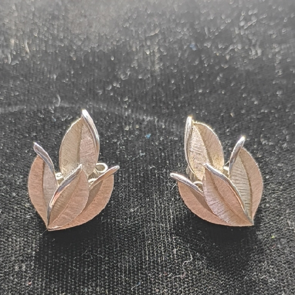 Trifrai Silver Tone Four Leaves Clip On Earrings